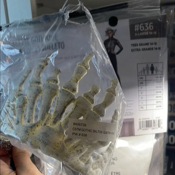 Women's Halloween Gothic Skeleton Queen Costume XL (Extra Large) NEW 4 Pieces - Picture 5 of 7